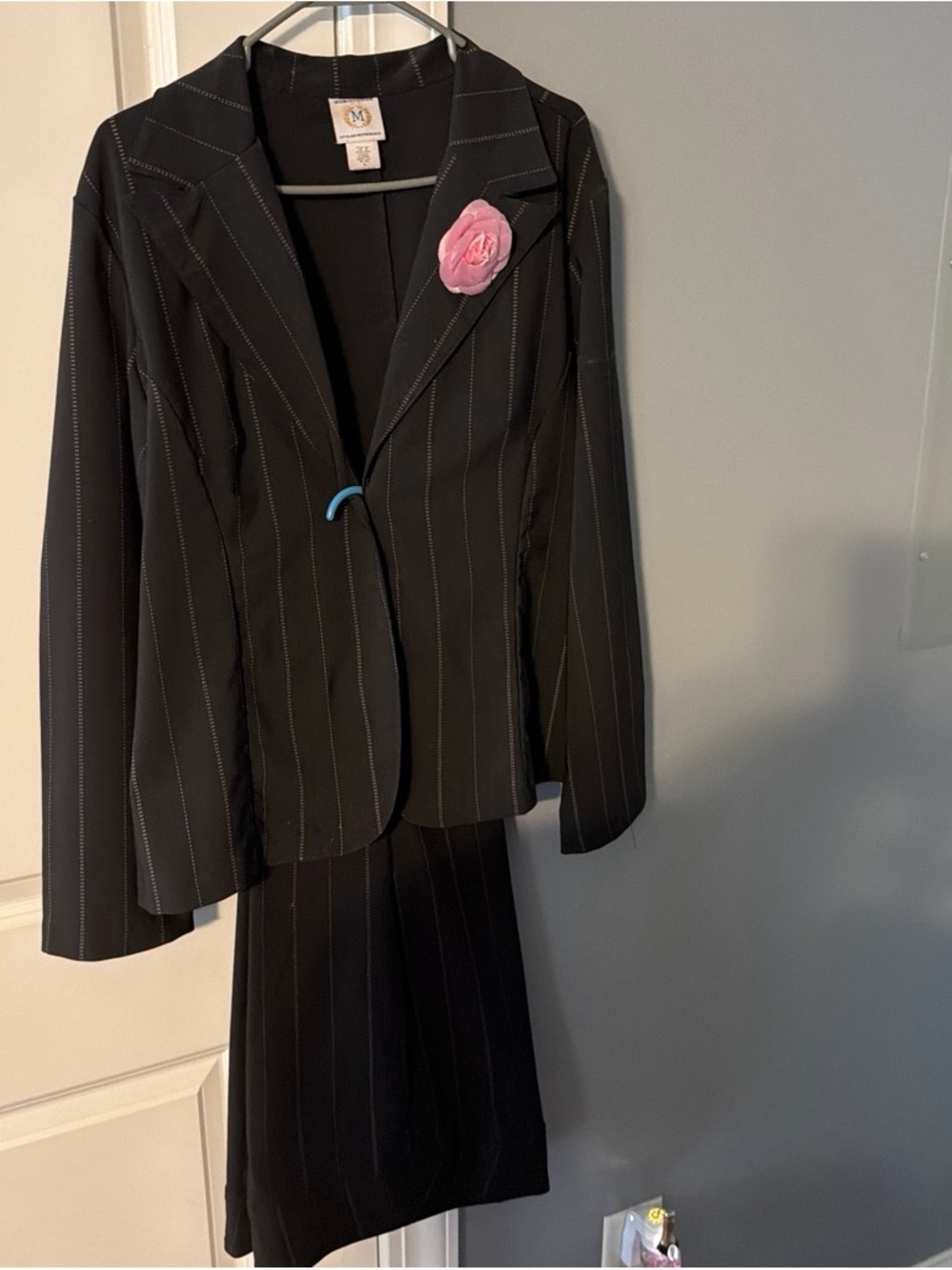 Black Pinstripe Women's Blazer & Pant Suit - Unbranded